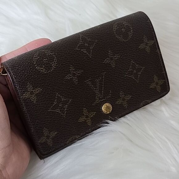 💯 Authentic Louis Vuitton Short Wallet 🍀 - Picture 17 of 17